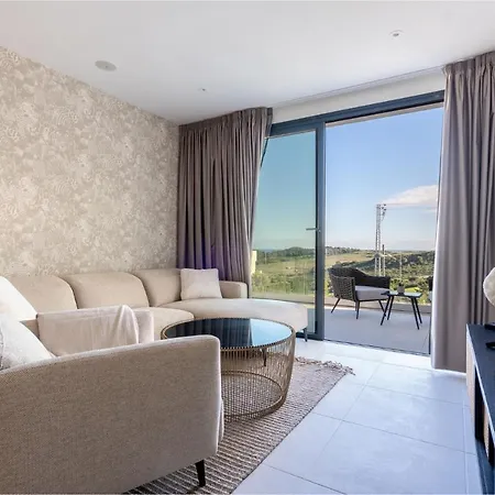 Luxury Golf Penthouse * Εστεπόνα